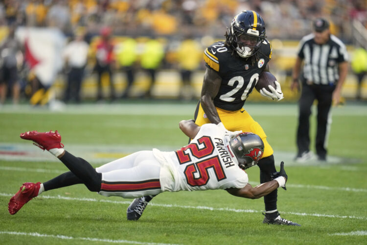 Bridgewater throws for 2 TDs as Bucs slip past Steelers